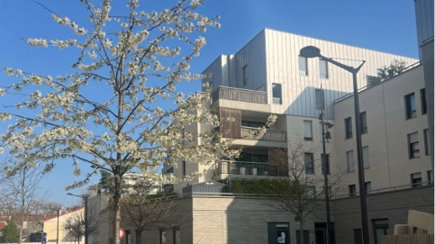 Ivry 1.png À Louer - Locaux Professionnels avec Places de Parking