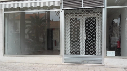 Facade.PNG Local professionnel de 55m2 à Louer à Hyères 83